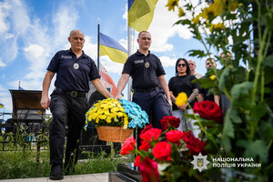 Отдал жизнь за Украину: в Одесской области почтили память погибшего полицейского фото 6