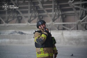 Очередной обстрел Одесщины: под ударом оказались склад для зерна и гостиница фото 1