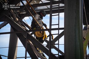 Очередной обстрел Одесщины: под ударом оказались склад для зерна и гостиница фото 4