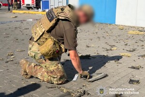 РФ ударила по почте в ТЦ в пригороде Одессы: есть раненые (обновлено) фото 1