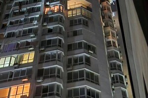 Массированный удар по Одессе: получила повреждения многоэтажка, пострадали люди фото 5