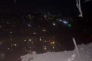 Масований удар по Одесі: зазнала пошкоджень багатоповерхівка, постраждали люди (оновлено) фото 10