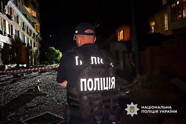 РФ атакувала житловий сектор Одеси: постраждали мешканці багатоповерхівки фото 2