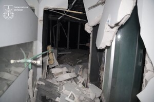 РФ атакувала житловий сектор Одеси: постраждали мешканці багатоповерхівки фото 6