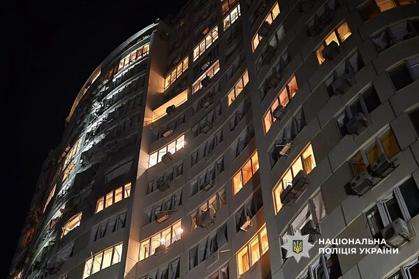 РФ атакувала житловий сектор Одеси: постраждали мешканці багатоповерхівки фото 7