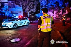 РФ атакувала житловий сектор Одеси: постраждали мешканці багатоповерхівки фото 8