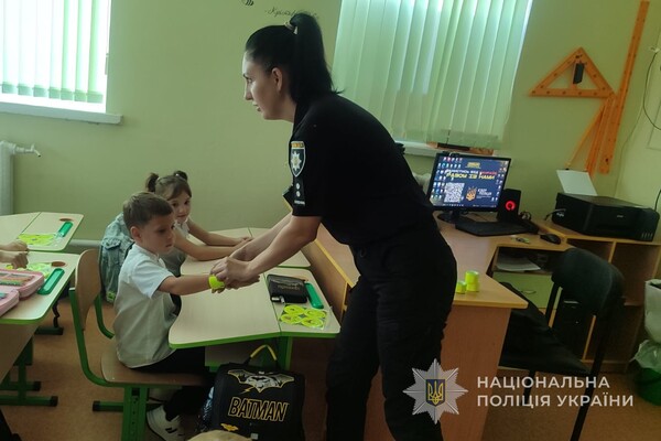 Залізниця, дороги та воєнні загрози: школярів Одещини навчають правил безпеки фото