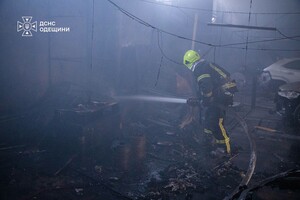 В Одеському районі горіла СТО: подробиці від рятувальників фото 1