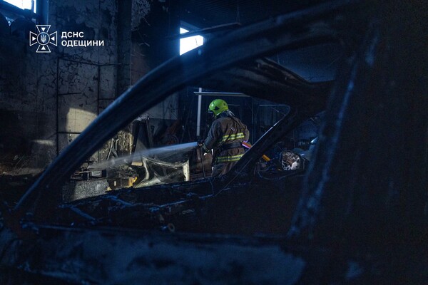 В Одеському районі горіла СТО: подробиці від рятувальників фото 2