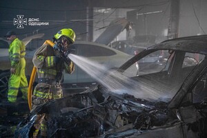 В Одеському районі горіла СТО: подробиці від рятувальників фото 3