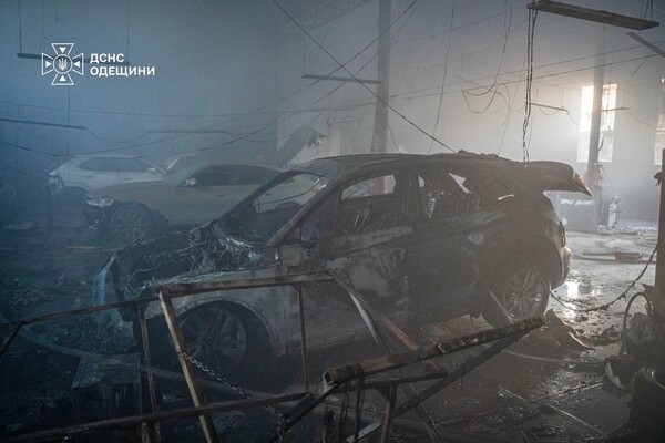 В Одеському районі горіла СТО: подробиці від рятувальників фото 4