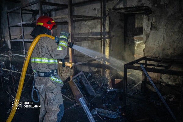 В Одеському районі горіла СТО: подробиці від рятувальників фото 5
