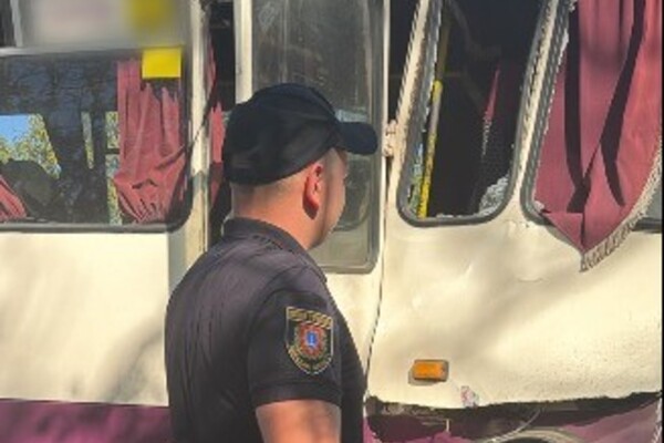 В Одесской области столкнулись два автобуса: есть жертвы, среди пострадавших &ndash; дети (обновлено) фото 2