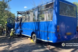 В Одесской области столкнулись два автобуса: есть жертвы, среди пострадавших – дети (обновлено) фото 19
