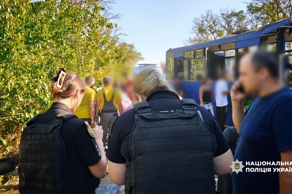 В Одесской области столкнулись два автобуса: есть жертвы, среди пострадавших &ndash; дети (обновлено) фото 20