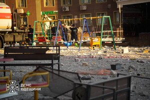 Под завалами обнаружили погибшего, пострадавших &ndash; десятки: последствия обстрелов Одессы и Одесчины фото 8