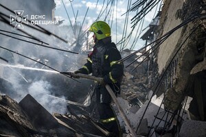 Под завалами обнаружили погибшего, пострадавших &ndash; десятки: последствия обстрелов Одессы и Одесчины фото 10