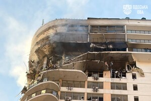 Под завалами обнаружили погибшего, пострадавших &ndash; десятки: последствия обстрелов Одессы и Одесчины фото 13