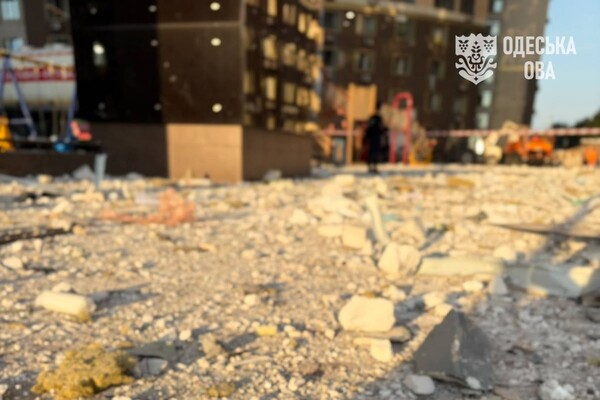 Под завалами обнаружили погибшего, пострадавших &ndash; десятки: последствия обстрелов Одессы и Одесчины фото 14