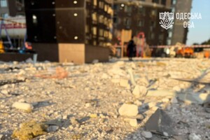 Под завалами обнаружили погибшего, пострадавших &ndash; десятки: последствия обстрелов Одессы и Одесчины фото 14