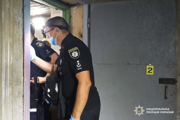 В Одессе в парадной дома обнаружили убитую женщину: подозреваемую в преступлении задержали фото 1