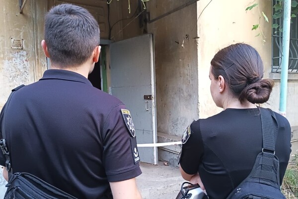 В Одессе в парадной дома обнаружили убитую женщину: подозреваемую в преступлении задержали фото 9