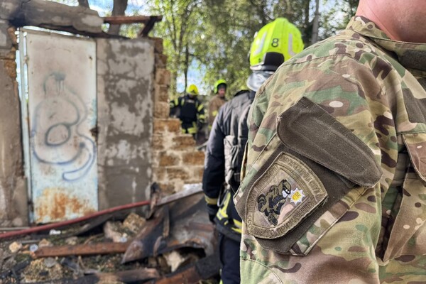 Горять гаражі та автівки, загинула людина: наслідки обстрілу Одеси фото