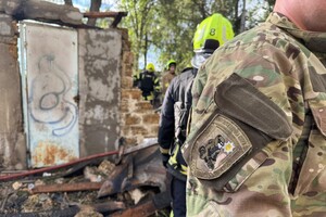 Горять гаражі та автівки, загинула людина: наслідки обстрілу Одеси фото
