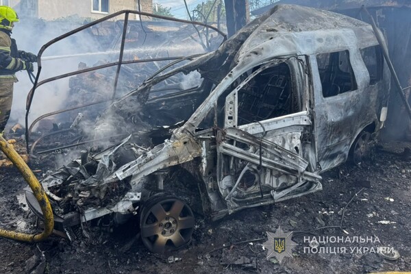 Горять гаражі та автівки, загинула людина: наслідки обстрілу Одеси фото 1