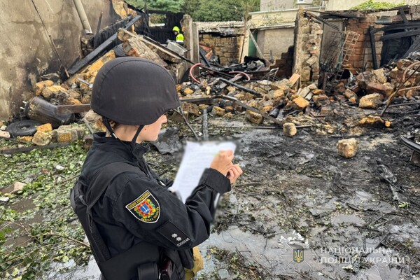 Горять гаражі та автівки, загинула людина: наслідки обстрілу Одеси фото 4