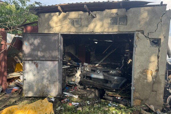Горять гаражі та автівки, загинула людина: наслідки обстрілу Одеси фото 5