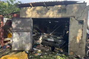 Горять гаражі та автівки, загинула людина: наслідки обстрілу Одеси фото 5