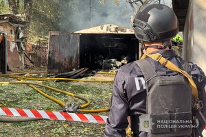 Горять гаражі та автівки, загинула людина: наслідки обстрілу Одеси фото 6
