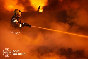 Одесу після обстрілу оповив дим: що горіло та чи є забруднення повітря фото 2