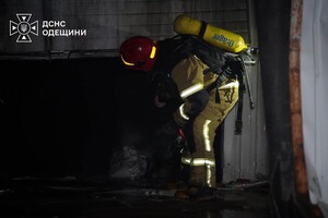 Одесу після обстрілу оповив дим: що горіло та чи є забруднення повітря фото 12