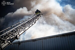 Низка ударів по складах на Одещині: є жертва і поранені фото 1