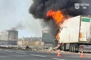 РФ обстріляла автодорогу в Одеському районі: постраждали  люди фото 4