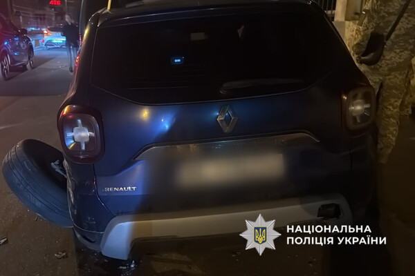 ДТП с участием пяти автомобилей в Одессе: пострадали полицейские и военные фото