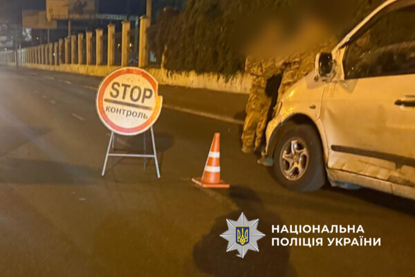ДТП с участием пяти автомобилей в Одессе: пострадали полицейские и военные фото 1