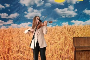 Стихи, музыка и ростовые куклы: в Одессе состоялся благотворительный концерт в доме престарелых фото 4