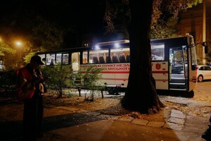 РФ ударила по админзданию в Одессе: возможны перебои с интернетом (обновлено) фото