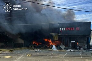 Росіяни обстріляли супермаркет на Одещині: є поранені (оновлено) фото 1