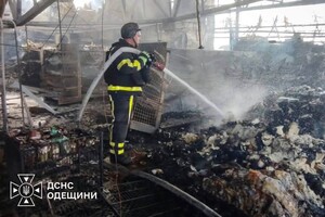 Росіяни обстріляли супермаркет на Одещині: є поранені (оновлено) фото 3