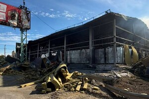 Росіяни обстріляли супермаркет на Одещині: є поранені (оновлено) фото 5