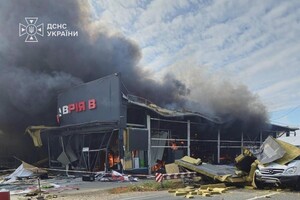 Росіяни обстріляли супермаркет на Одещині: є поранені (оновлено) фото 10