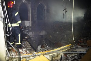 В Одессе произошел взрыв в доме: пострадали спасатели и медик фото 15