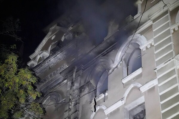 В Одесі стався вибух у будинку: постраждали рятувальники та медик фото 16