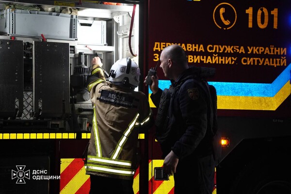 В Одесі стався вибух у будинку: постраждали рятувальники та медик фото 17