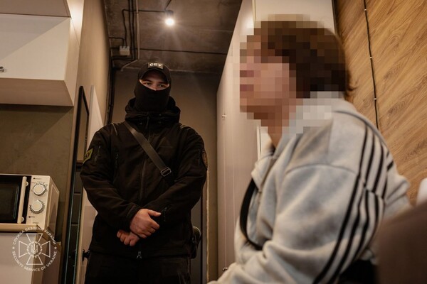Корректировал обстрелы и готовил теракт: СБУ задержала 18-летнего одессита фото 4